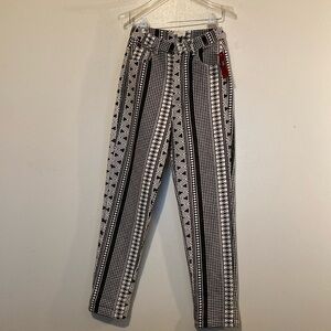 143 Story by line up diamond pattern black and white button zip up jeans Small